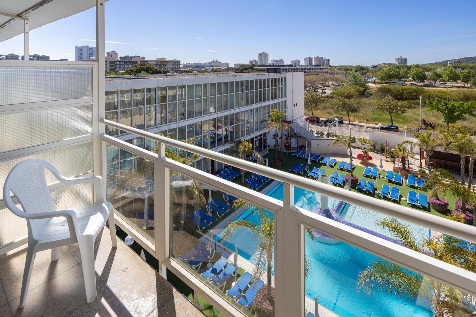 Triple Room Pool View